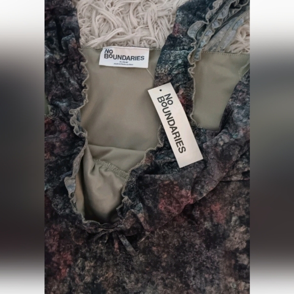 No Boundaries Gray Floral Print, Lined Stretchy Dress Womens Size XL 16/18 NWT - Picture 2 of 10